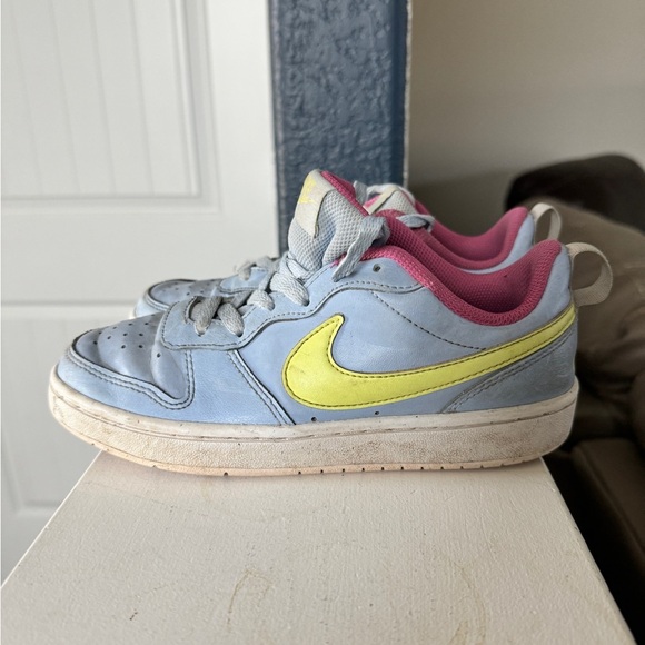 Nike Kids' Grade School Court Borough Low 2 Shoes size 4 big kids.​ - Picture 5 of 9